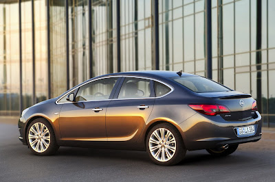 2013 Opel Astra Sedan