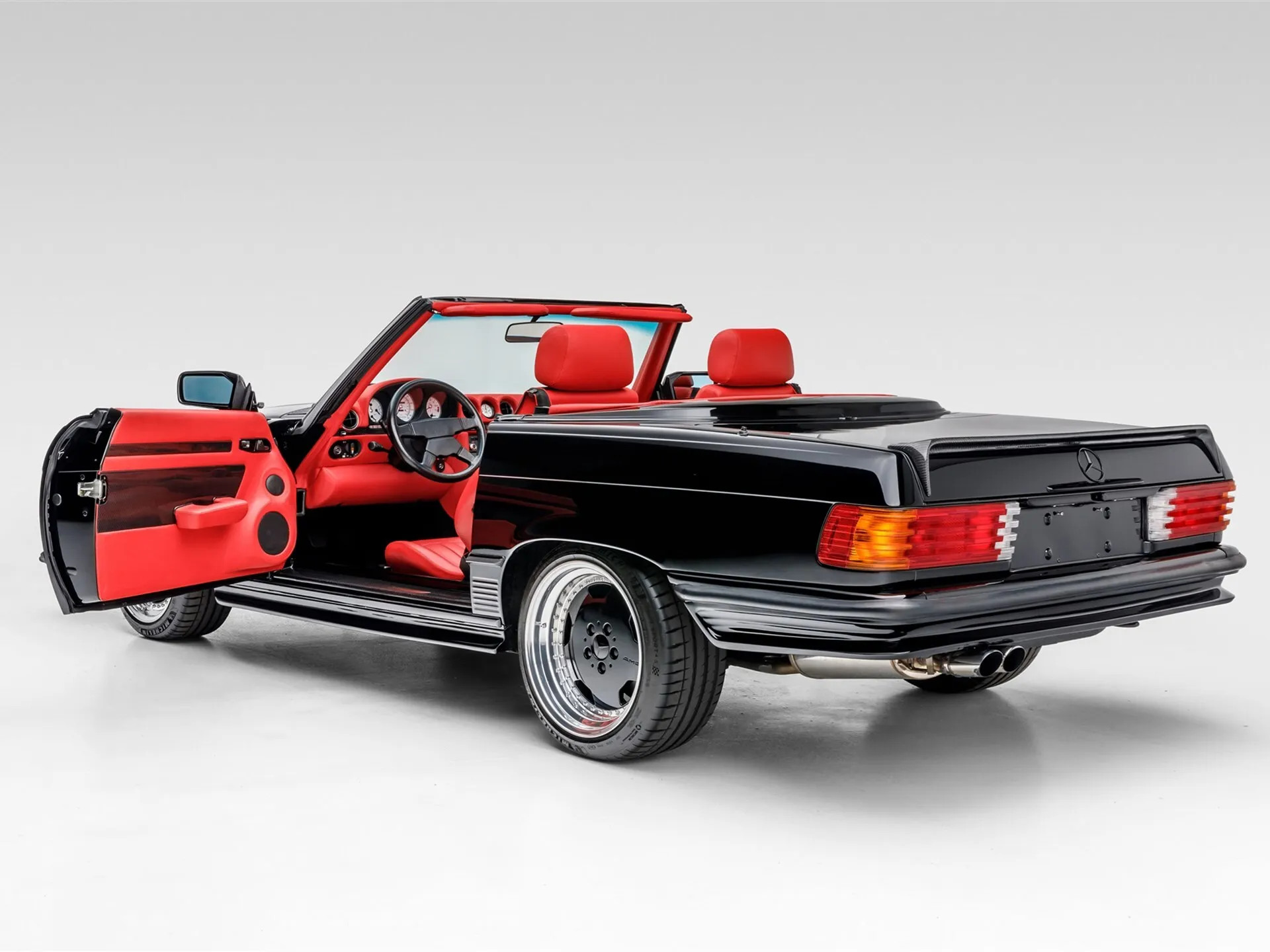 Der restaurierte und verbesserte R107 560 SL mit AMG-Bodykit