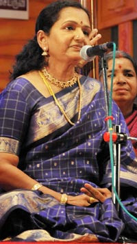 Ilayathalapathy Vijay in his mother concert Chennaiyil Thiruvaiyar