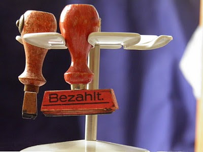 Stempelkarussell mit Stempel "bezahlt"