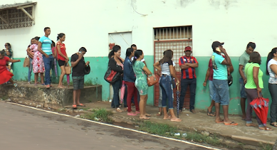 Resultado de imagem para fotos de filas no cartÃ³rio eleitoral de itaituba por biometria