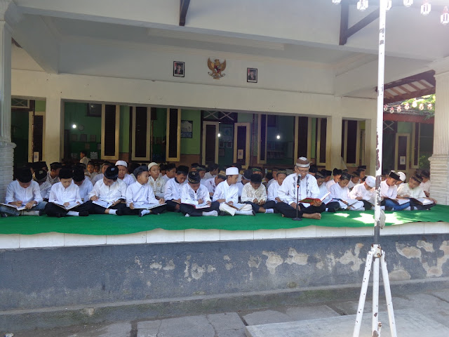 HATAMAN AL QUR'AN SERENTAK SE KAB. BANYUWANGI DI SDN KEPATIHAN BANYUWANGI TGL. 3 MEI 2016