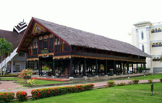 Rumah Adat di Indonesia krong bade