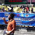 RATUSAN JURNALIS AKSI DAMAI, DESAK POLISI : TANGKAP PEMBUNUH MARSAL HARAHAP!