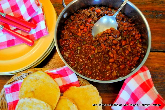 Sloppy Texan at Miz Helen's Country Cottage