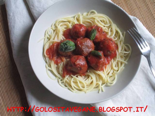 polpette, azuki, azuki rossi, salsa, salsa pomodoro, spaghetti, salvia, rosmarino, alloro, aglio, Primi, ricette vegan, grana vegan, lievito alimentare in scaglie, 