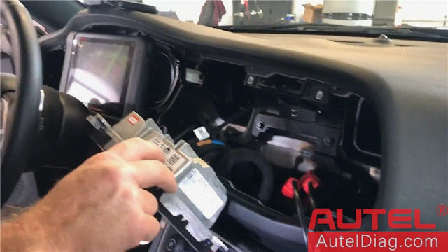 How to use Autel Chrysler 12+8 Adapter 11