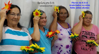 Flores EVA modeladas na mão sem necessidade de frisadores