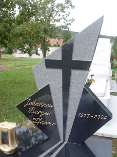 Burger János sírja a károlyfalvi temetőben