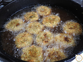 Chiftele de legume reteta de post cu ceapa morcovi cartofi ciuperci fasole usturoi gris faina marar retete mancare aperitiv gustare vegan,