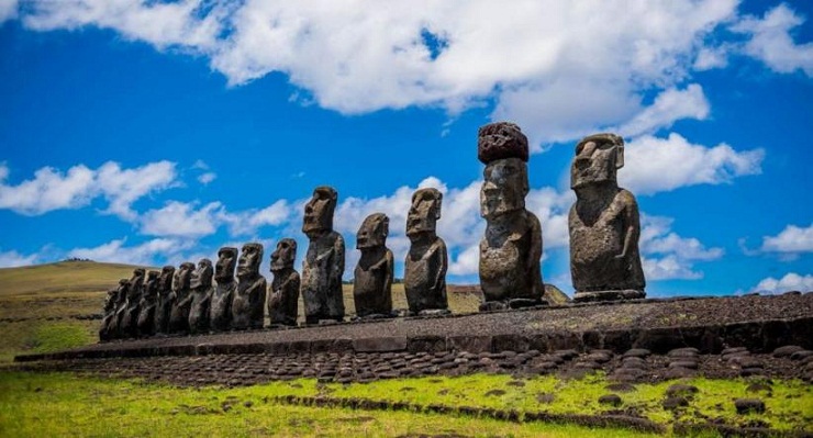 Misteri Patung-patung Raksasa di Easter Island yang Membingungkan