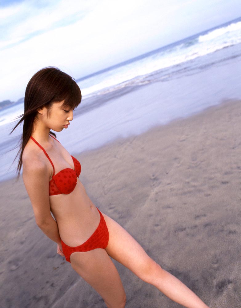 yuko ogura in red bikini photo 04