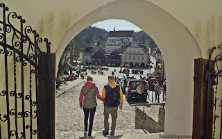 http://fotobabij.blogspot.com/2016/04/kazimierz-dolny-rynek-przez-koscielna.html