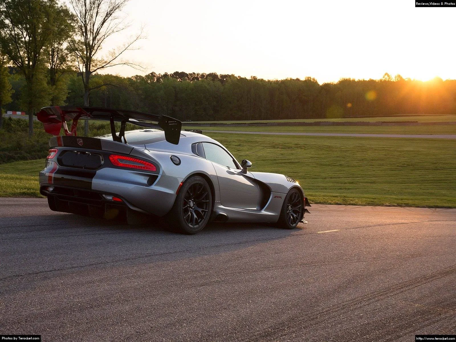 Hình ảnh siêu xe Dodge Viper ACR 2016 & nội ngoại thất