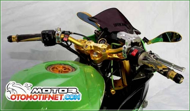 Setang Model Fatbar Biar Nggak Nunduk - Cara Melakukan Modifikasi Kawasaki Ninja RR Mono Gaya Moge Sport Yang Simpel Tanpa Menunggu Lama