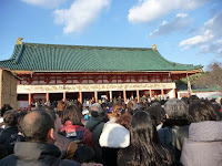 京都市民全体の総氏神の祖神として祀っている。