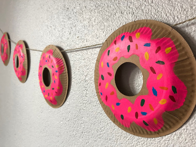 DIY-Basteltipp für eine Donut-Girlande aus Papptellern von Ars Vera