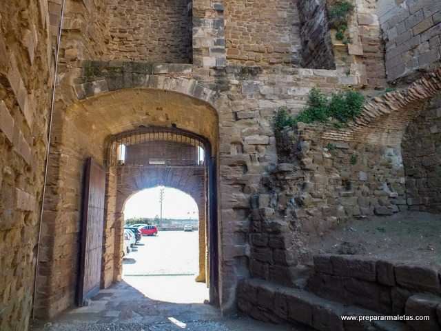 puerta de acceso a la Seu Vella de Lleida