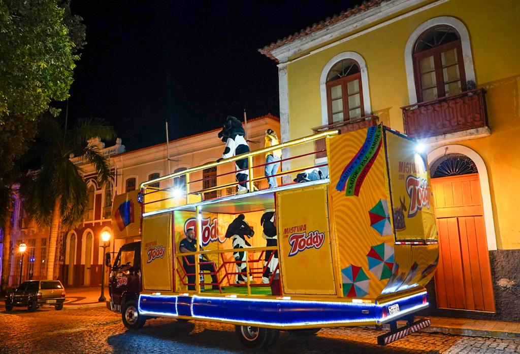 Ao chegar em Cruzeiro do Sul, Carreta da Alegria é multada e