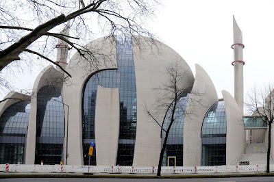 Kehebatan rekaan unik cologne central mosque