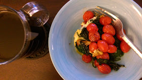 spinach cherry tomatoes and egg healthy breakfast