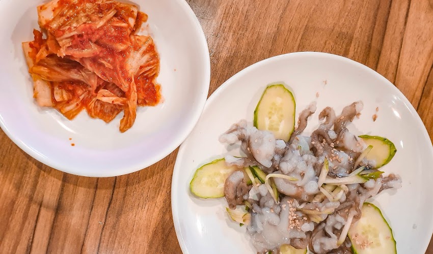 #AutumnInKorea: Eating Live Octopus at Gwangjang Market