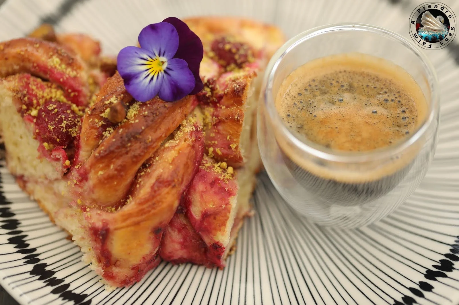 Brioche tressée aux framboises