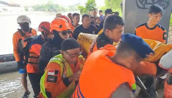 Satu Orang Korban Perahu Penyeberangan Tenggelam di Sungai Karangpilang Surabaya Berhasil Diketemukan