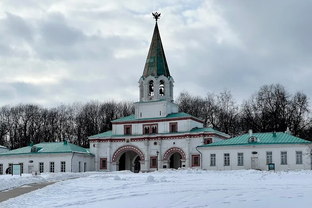 парк Коломенское, Липовая аллея, Полковничьи палаты, Передние ворота, Приказные палаты