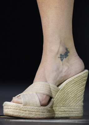 Gillian Anderson Tattoos symbol