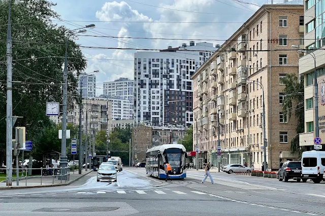 Авиамоторная улица, Красноказарменная улица