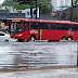 PE - CHUVA PROVOCA TRANSTORNOS EM VÁRIAS ÁREAS DO GRANDE RECIFE.  PRECIPITAÇÃO REGISTRADA, NESTE SÁBADO (4), DEIXOU RUAS E AVENIDAS ALAGADAS EM TODA A CAPITAL PERNAMBUCANA. O CANAL DERBY/TACARUNA TRANSBORDOU PERTO DO PARQUE AMORIM. A CHUVA FORTE CAI NO GRANDE RECIFE, DESDE O INÍCIO DA MADRUGADA DESTE SÁBADO (4), DEIXOU RUAS ALAGADAS EM TODA A CAPITAL PERNAMBUCANA. O DERBY/TACARUN,A NA AGAMENON MAGALHÃES, UMA DAS PRINCIPAIS VIAS DA CIDADE, TRANSBORDOU NO TRECHO NAS PROXIMIDADES DO PARQUE AMORIM, NA ÁREA CENTRAL. POR ISSO, FOI FORMADO UM GRANDE ENGARRAFAMENTO.