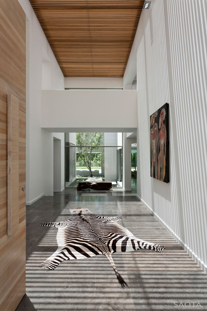 Zebra carpet in Contemporary Villa by SAOTA