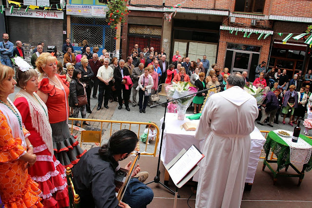 El Centro Andaluz cierra su semana cultural del Rocía con una misa con decenas de asistentes