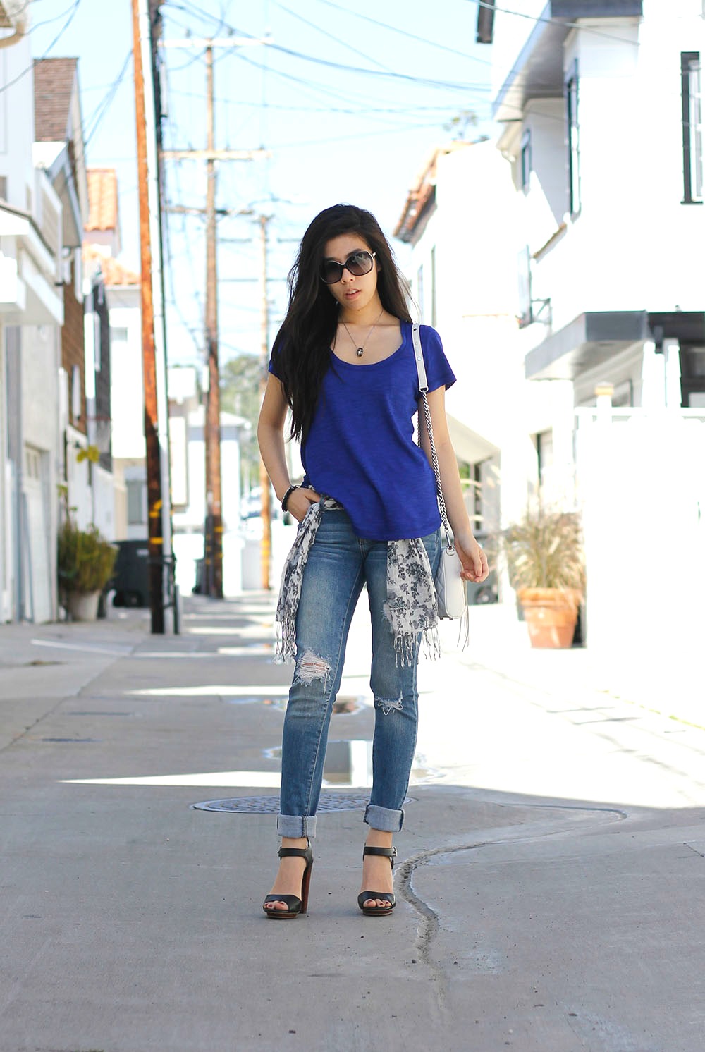 Adrienne Nguyen - What to Wear to College - What to Wear to University - How to Look Chic in a Tee - Scarf Belt