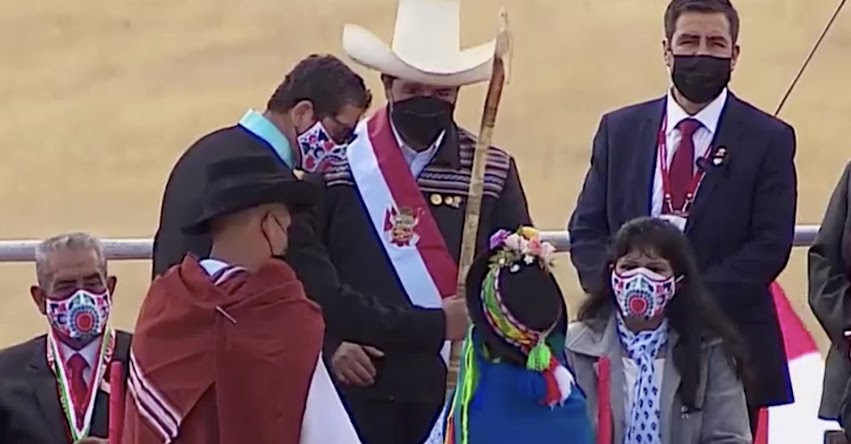 Presidente Castillo presta juramento simbólico en Pampa de la Quinua en Ayacucho