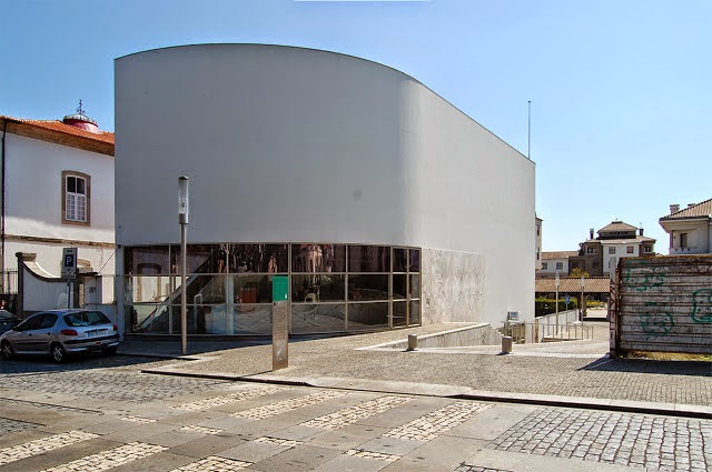 Banco Borges + Irmao III en Vila do Conde | Álvaro Siza | Recorridos + composición + plantas + secciones 