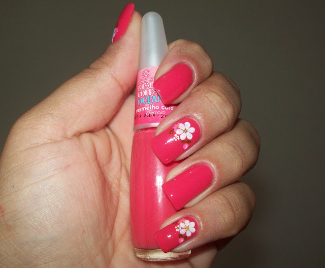 Esmalte Vermelho Coral + Adesivo Artesanal