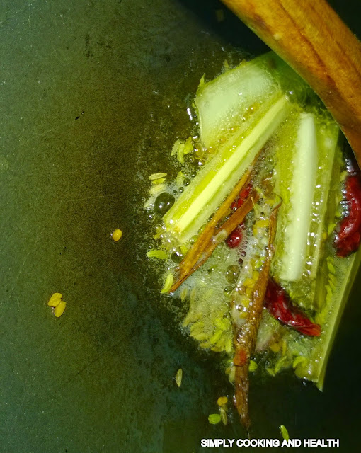 Frying dry chili, cinnamon, lemon grass,cumin, fennel and fenugreek seeds