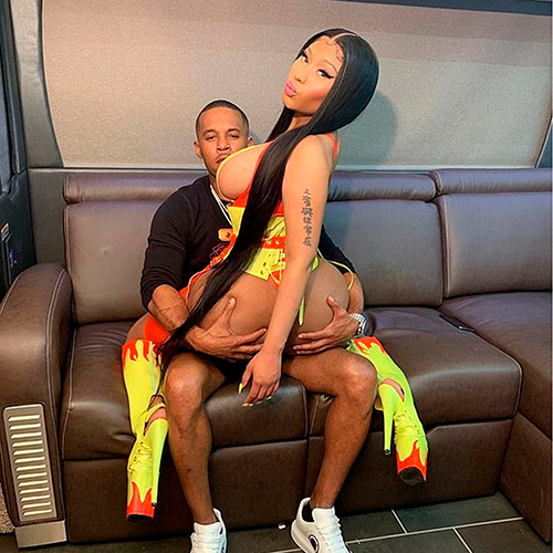 Foto de Kenneth Petty com as mãos na bunda da Nicki Minaj