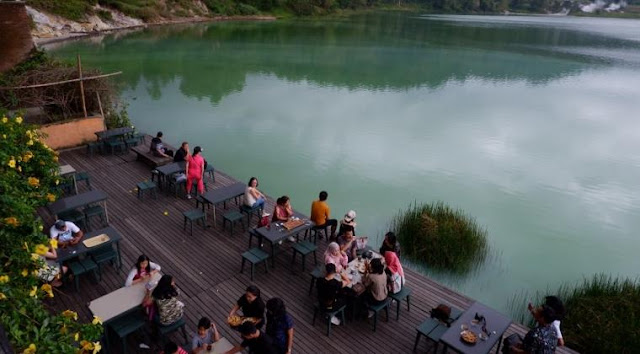 Cafe Objek Wisata Danau Linow 