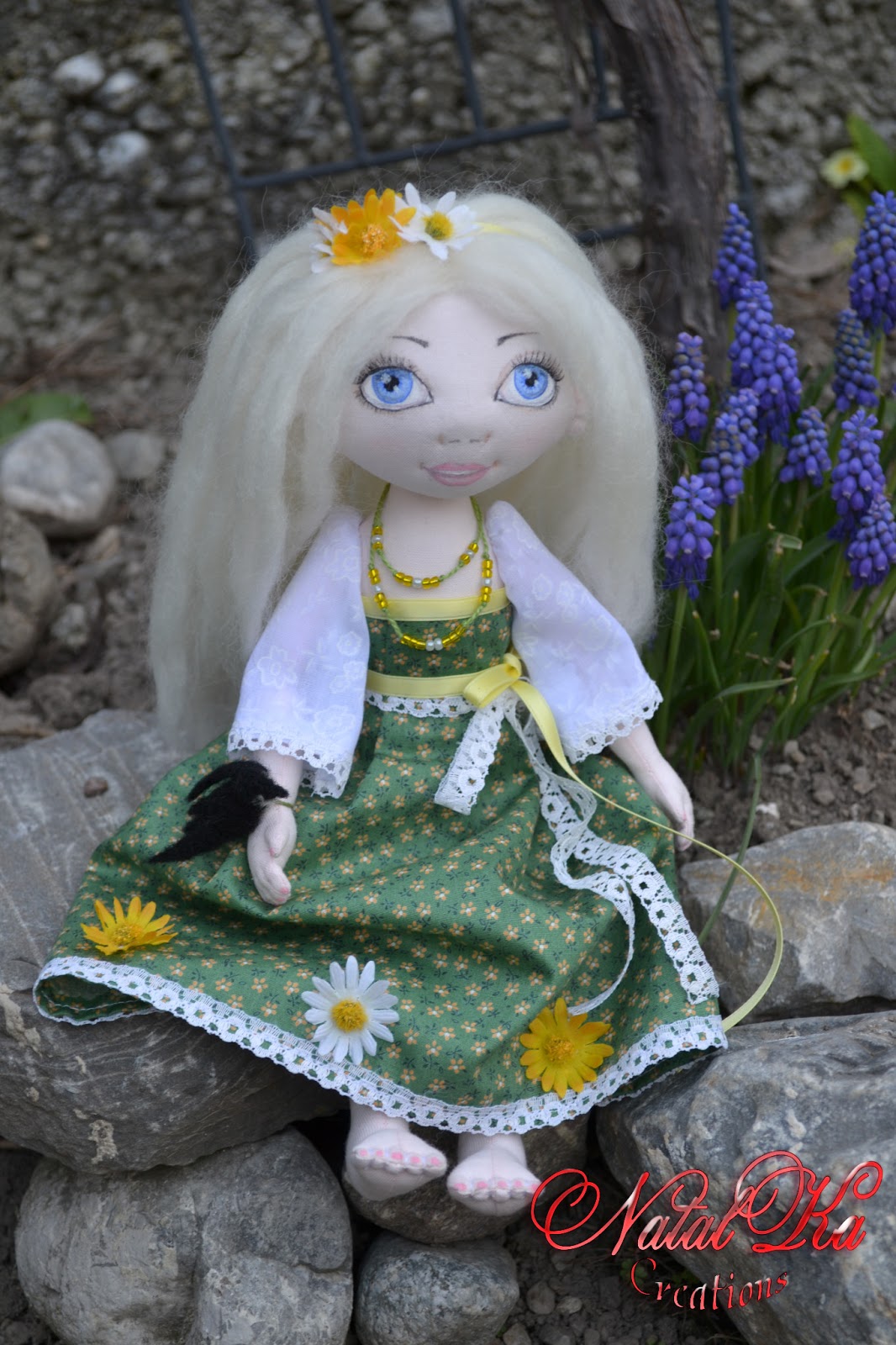 Handgemachte Stoffpuppe von NatalKa Creations. Cloth art doll handmade by NatalKa Creations