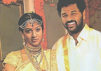 https://blogger.googleusercontent.com/img/b/R29vZ2xl/AVvXsEjhKZmvCQh6OPycrhBts2Nep0lZ5PjHT9xGIbz5bDuyh8skMzScKk9zU1yFgwaWeHqCMIlb439ikz7twfD40tLJ1WZaxcKV6qIWmqhmQUntrRUpV8lrbwuQSfQo696_JXyAm4QaO_pAIeKN/s1600/nayanthara-prabhu-deva+mariage+photo.jpg