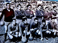 REAL MURCIA C. F. - Murcia, España - Temporada 1962-63 - Campillo, Álvarez, Aznar, Dauder, Martínez y Paz; Lax, Vicedo, Marsal, Lalo y Monóvar - El Murcia, entrenado por José Manuel Llopis, se proclamó Campeon del Grupo Sur de la 2ª División, ascendiendo a 1ª