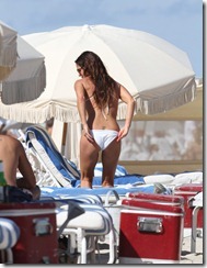Gabrielle-Anwar-White-Bikini-Pictures-In-Miami-At-The-Beach-13