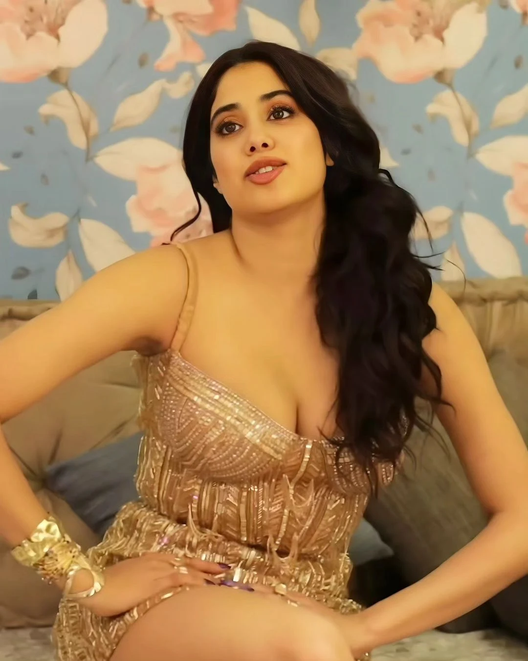 Janhvi Kapoor hot cleavage photos