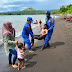 Lakukan Pengamanan Pantai Wisata, Anggota Sat.Polair Polres Dompu Evakuasi Korban Sesak Nafas