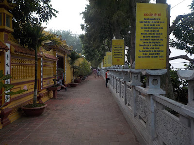 鎮国寺の仏塔入り口