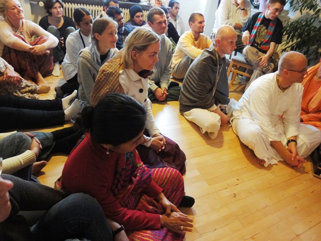 Attentive audience when Sankarshan Das Revealing the Secrets of Unlimited Happiness Copenhagen, Denmark