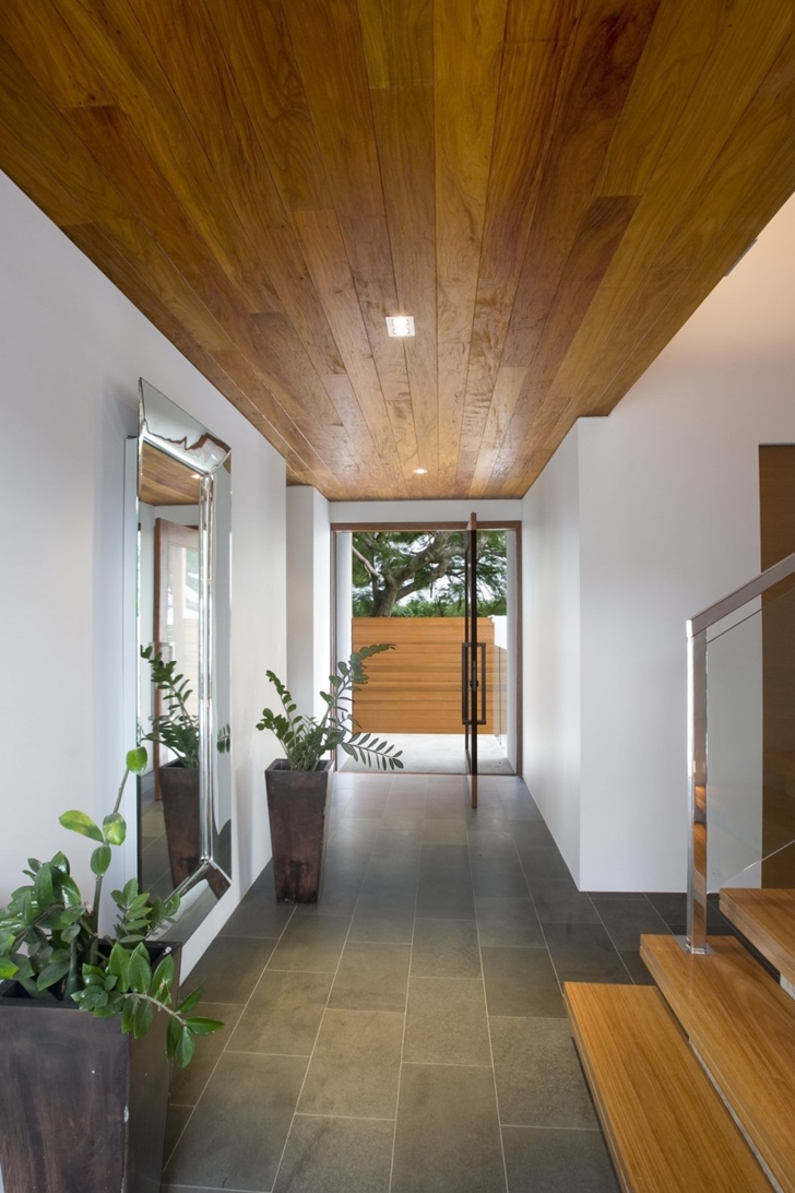 Entrance hallway of Modern house at Amalfi Drive by BGD Architects